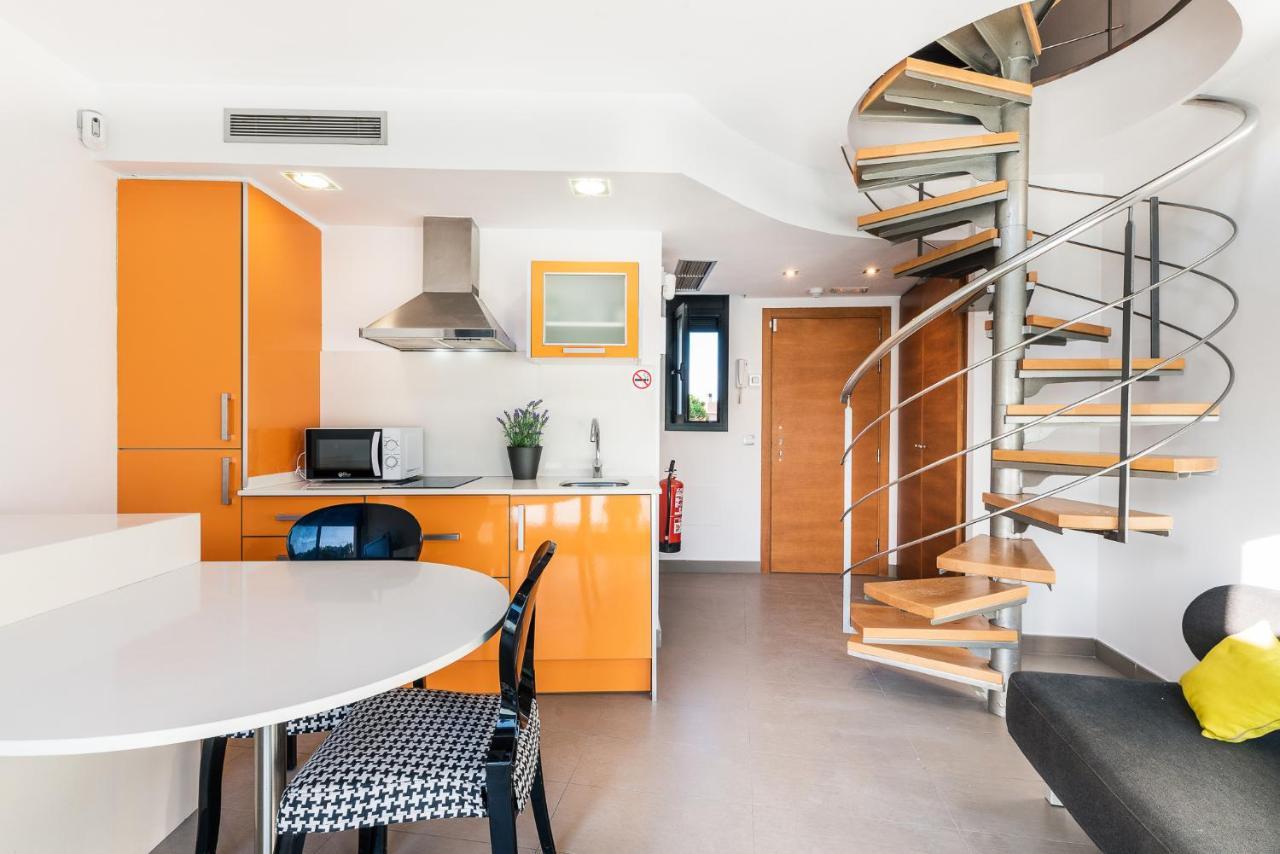 Aparthotel Las Palmeras Castelldefels Εξωτερικό φωτογραφία