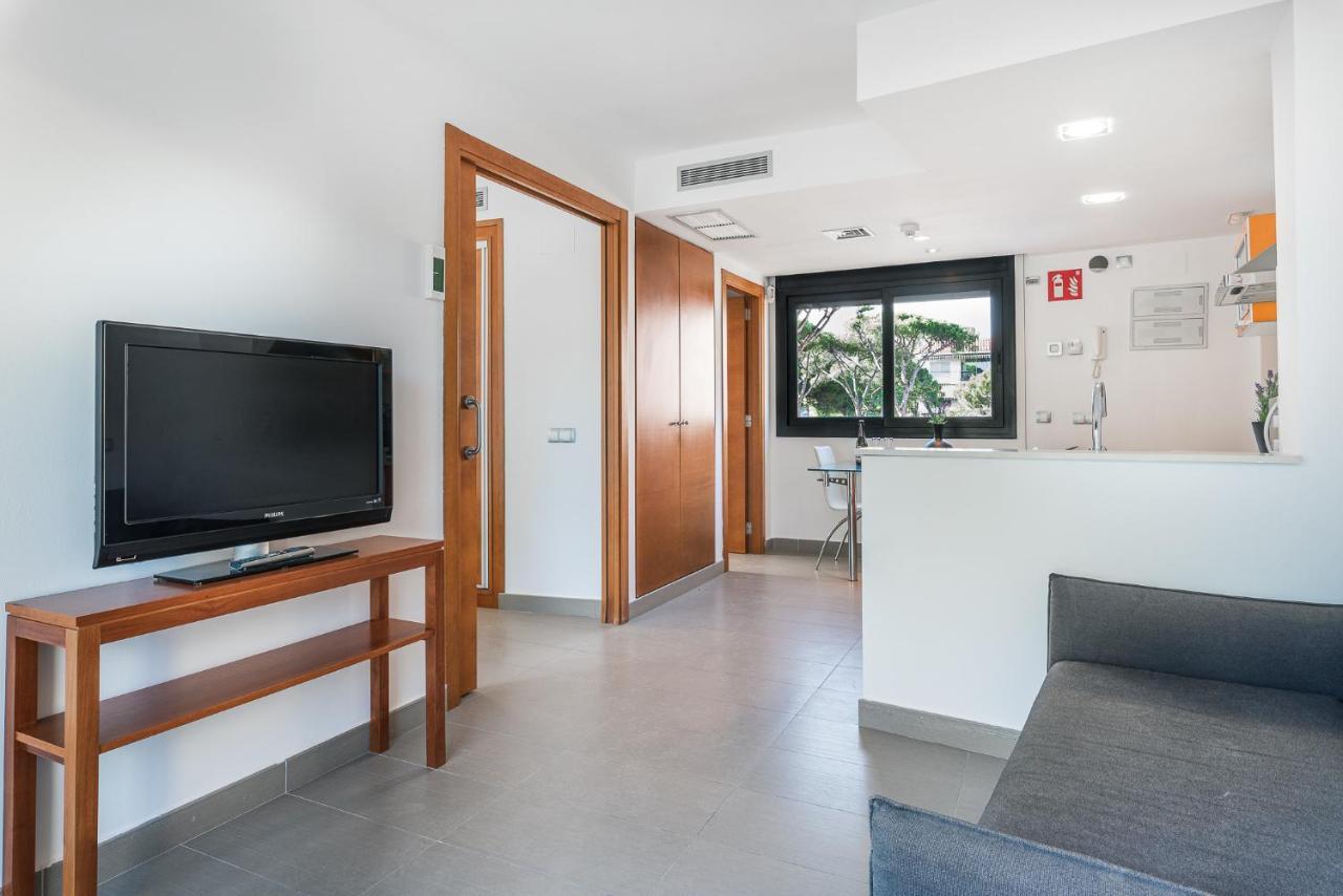 Aparthotel Las Palmeras Castelldefels Εξωτερικό φωτογραφία