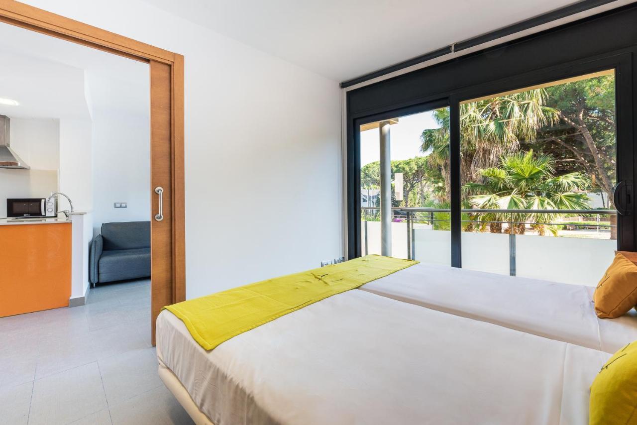 Aparthotel Las Palmeras Castelldefels Εξωτερικό φωτογραφία