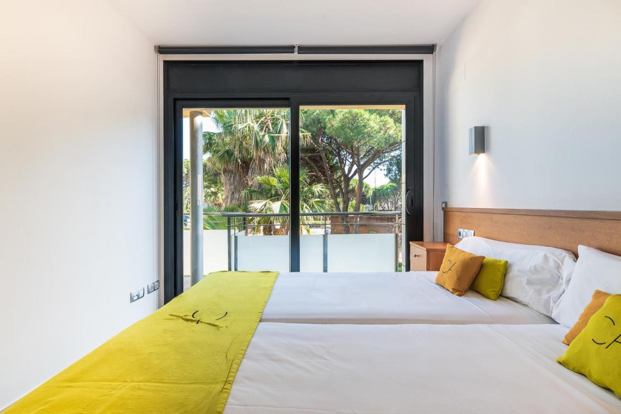 Aparthotel Las Palmeras Castelldefels Εξωτερικό φωτογραφία