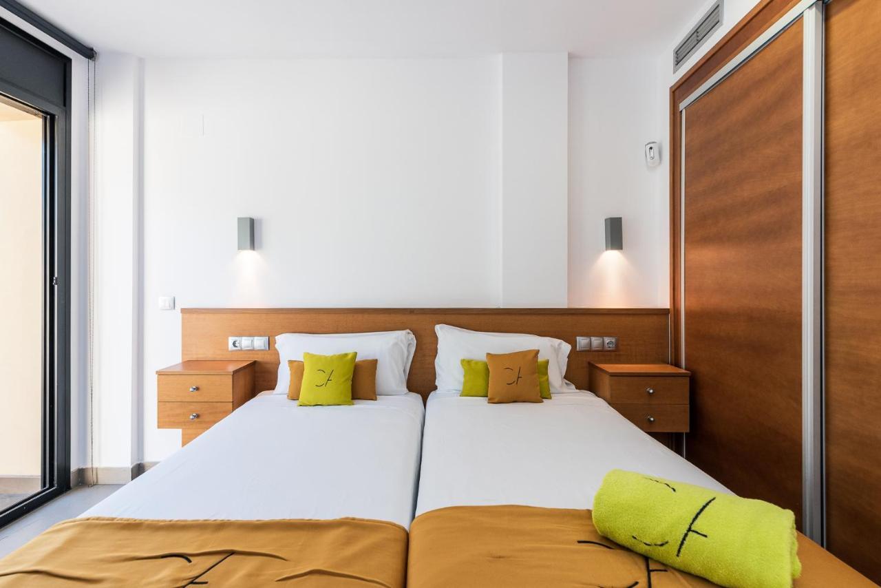Aparthotel Las Palmeras Castelldefels Εξωτερικό φωτογραφία