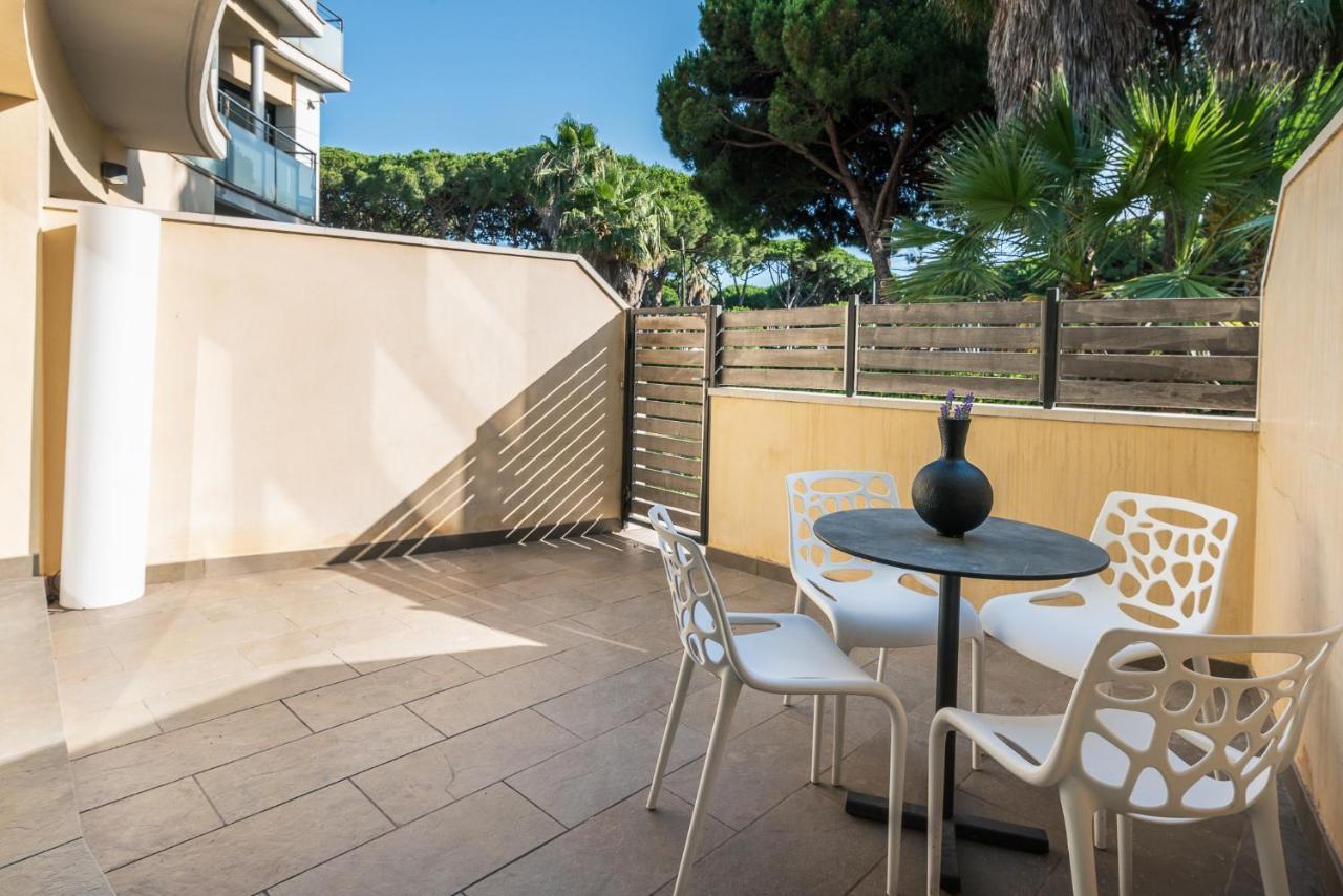Aparthotel Las Palmeras Castelldefels Εξωτερικό φωτογραφία