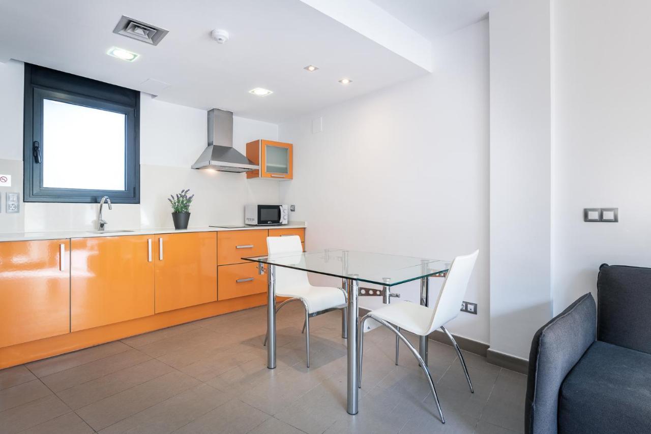 Aparthotel Las Palmeras Castelldefels Εξωτερικό φωτογραφία