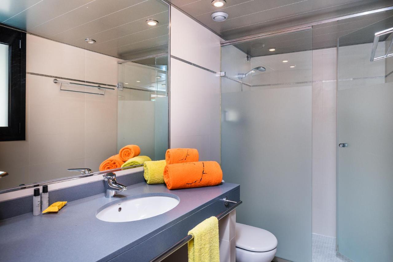 Aparthotel Las Palmeras Castelldefels Εξωτερικό φωτογραφία