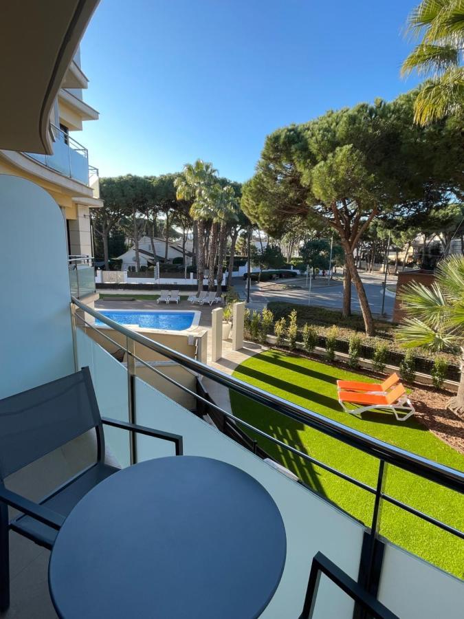 Aparthotel Las Palmeras Castelldefels Εξωτερικό φωτογραφία