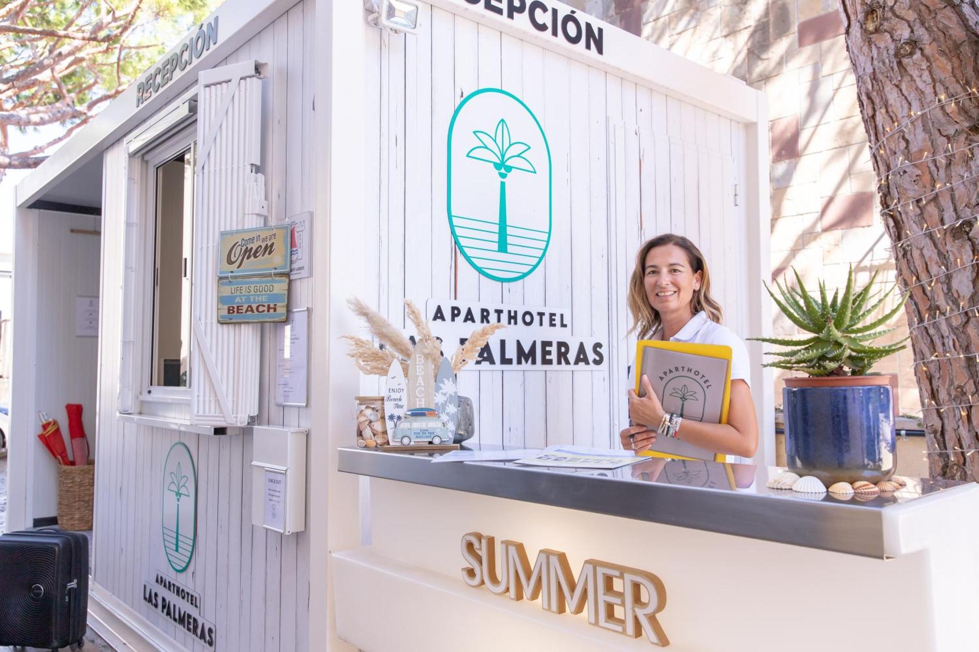 Aparthotel Las Palmeras Castelldefels Εξωτερικό φωτογραφία